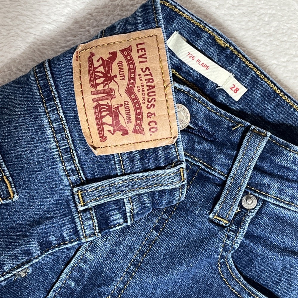 Levi's Women's 726 High Rise Flare Jeans Size 28 x 30 Medium To Dark Wash